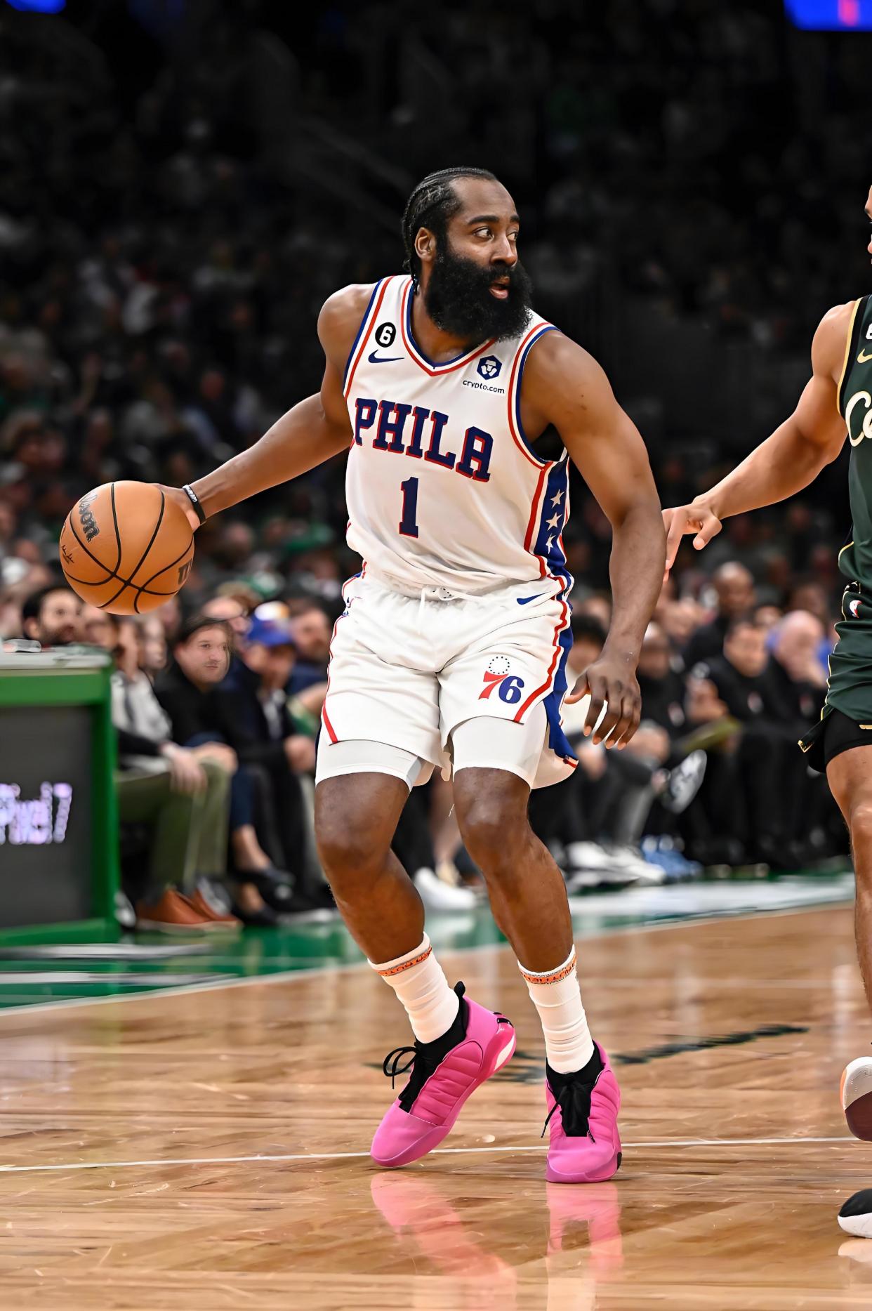 完美电竞-关于费城76人训练开放日，训练课后再遭质疑引观众欢呼，英超在即，团队化学反应显著的信息