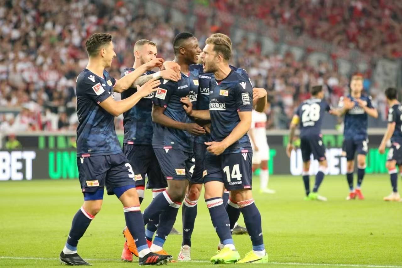 尤文图斯发布备战花絮,今晨调整名单,欧冠任务艰巨,年轻球员得到机会的简单介绍 尤文图斯发布备战花絮,今晨调整名单,欧冠任务艰巨,年轻球员得到机会的简单介绍