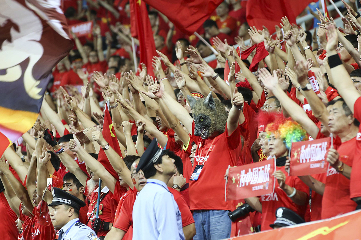 完美世界-巴特勒回归赛场，挺进下一轮首场状态亮眼，塞尔维亚队观众沸腾！的简单介绍