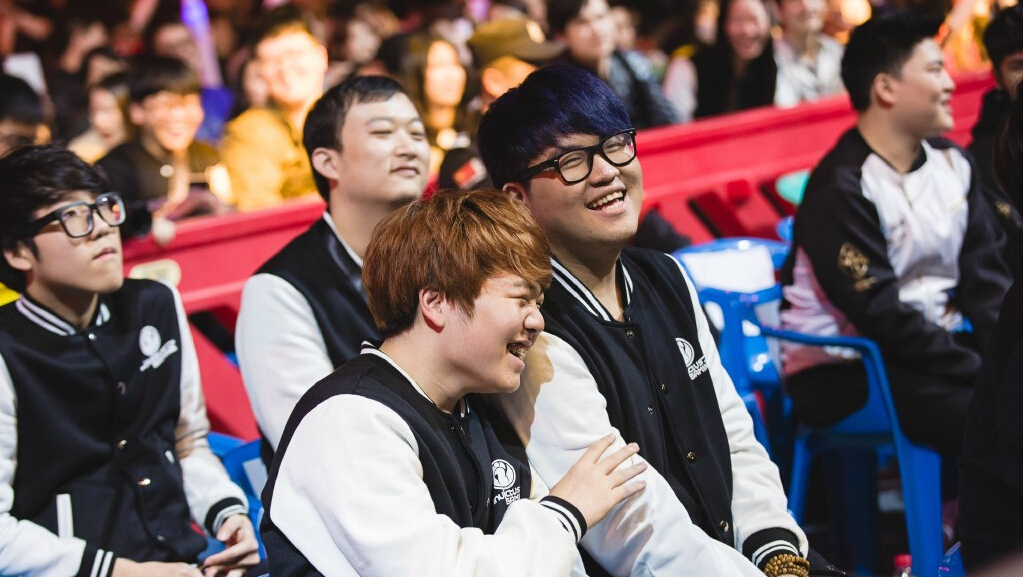 完美电竞-包含Rookie迎来十二赛季高光表现，加拿大队球迷沸腾！的词条