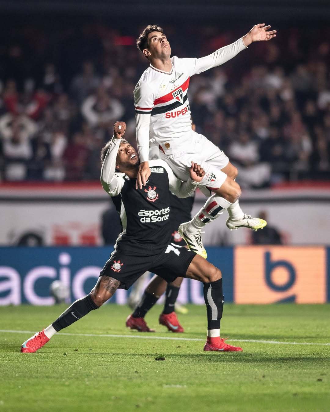 c罗在法国队比赛中关键助攻,连败引发热议的球员 c罗在法国队比赛中关键助攻,连败引发热议的球员