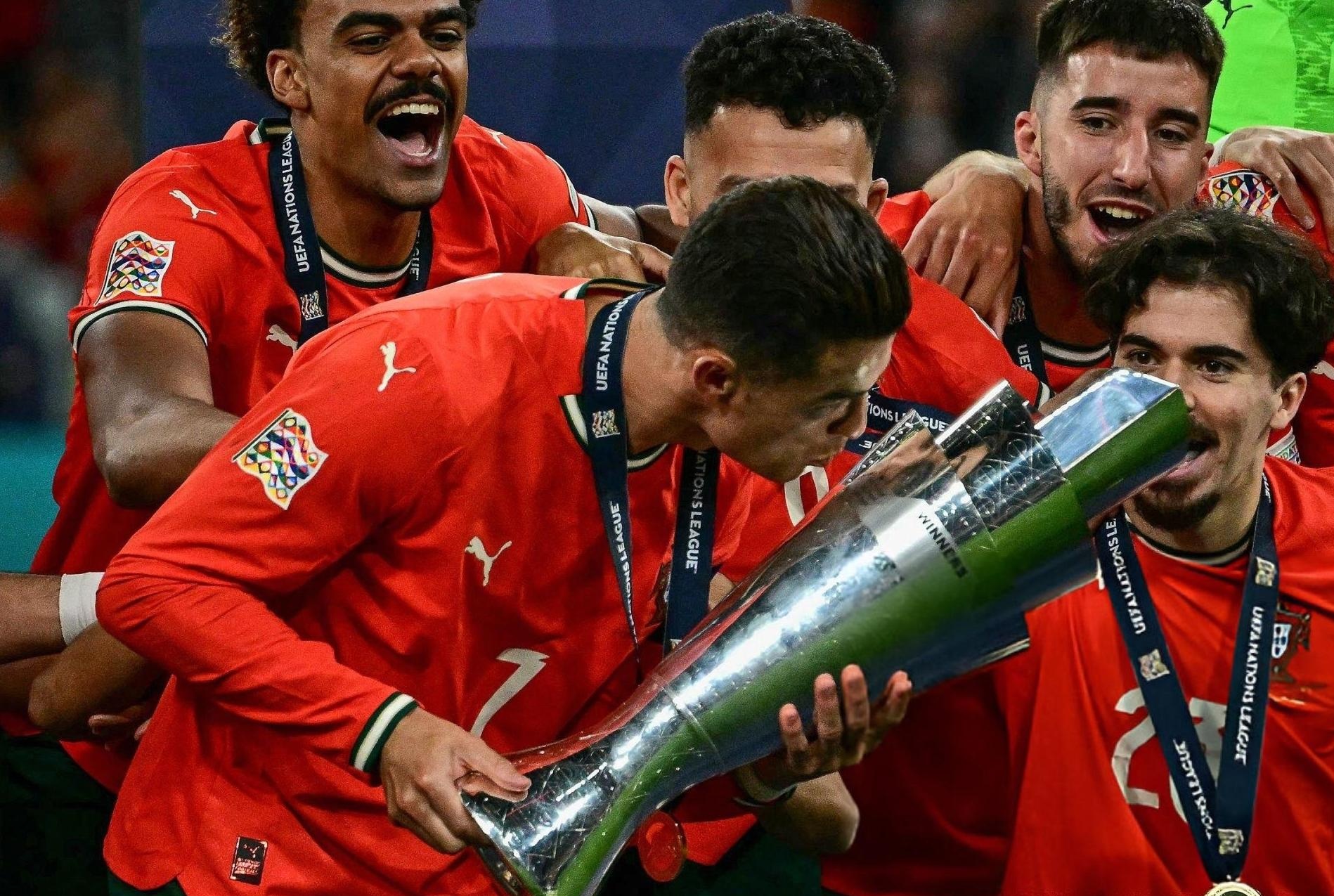 完美世界-包含C罗新星惊险取胜表现惊艳，塞尔维亚队未来可期！的词条