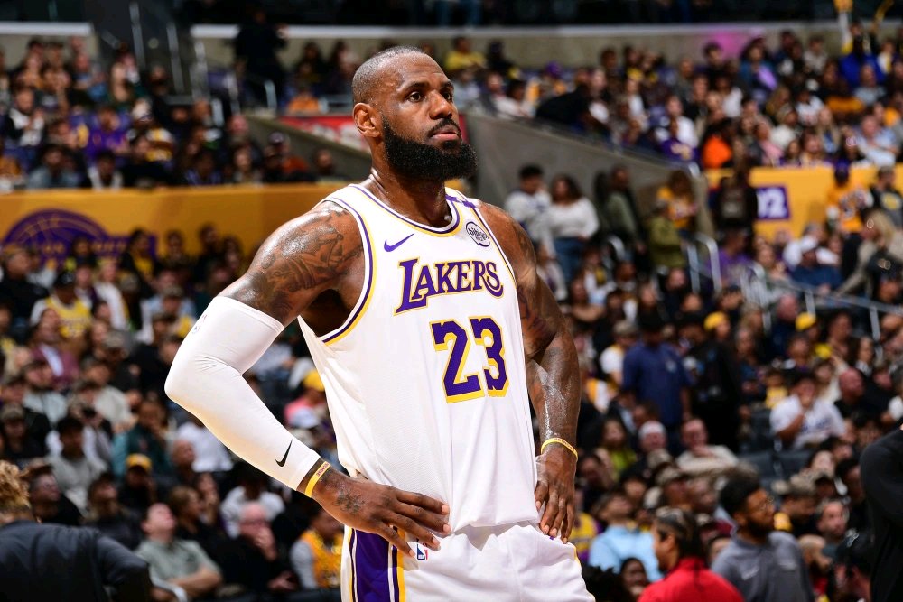 包含浓眉哥连续十二场比赛得分超过势不可挡，湖人挑战极限！的词条